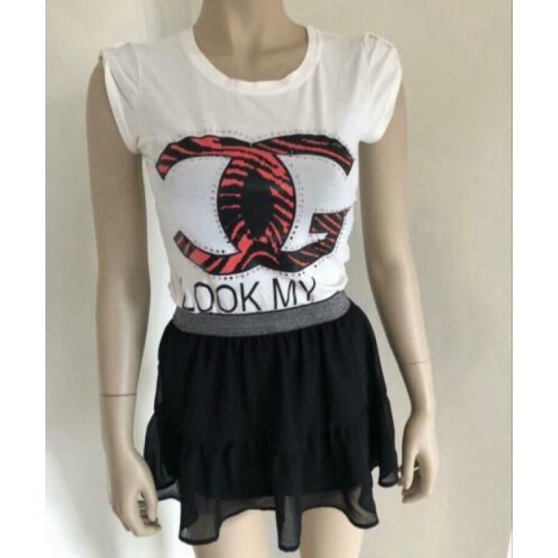 Shirt wit valt als XS rok bij mij adv