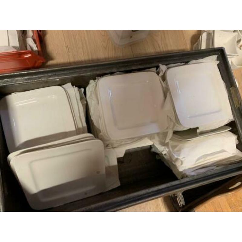 Roomwit servies (grote voorraad) voor huwelijk of partijen
