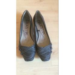 Leuke zwarte pumps mt 40