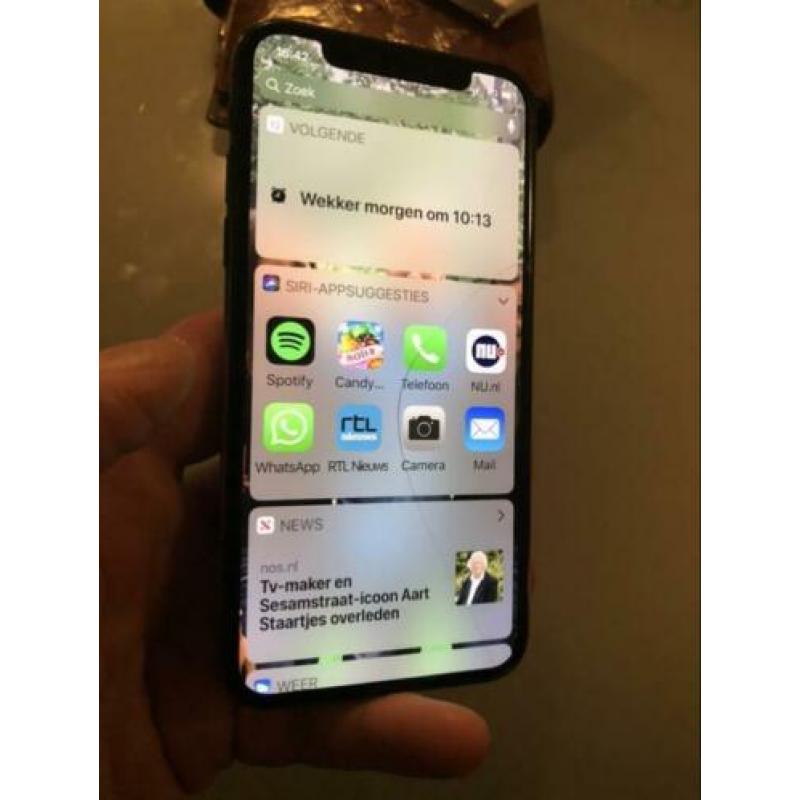 iPhone X 64gb gebarsten scherm.. zonder lader en oortjes..