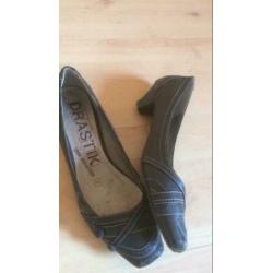 Leuke zwarte pumps mt 40