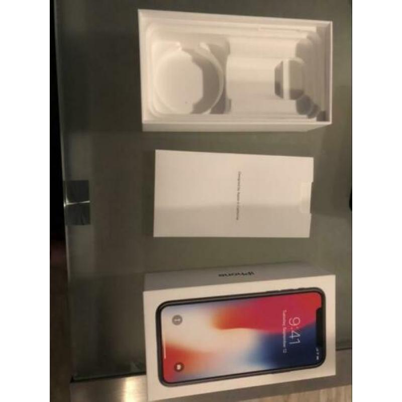iPhone X 64gb gebarsten scherm.. zonder lader en oortjes..