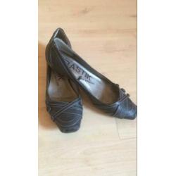 Leuke zwarte pumps mt 40