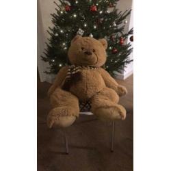 Leuke knuffelbeer 85 cm groot!