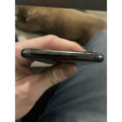 iPhone X 64gb gebarsten scherm.. zonder lader en oortjes..