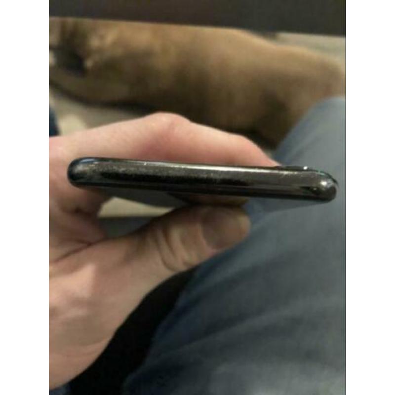 iPhone X 64gb gebarsten scherm.. zonder lader en oortjes..