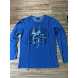 5 shirts + hoodie maat L