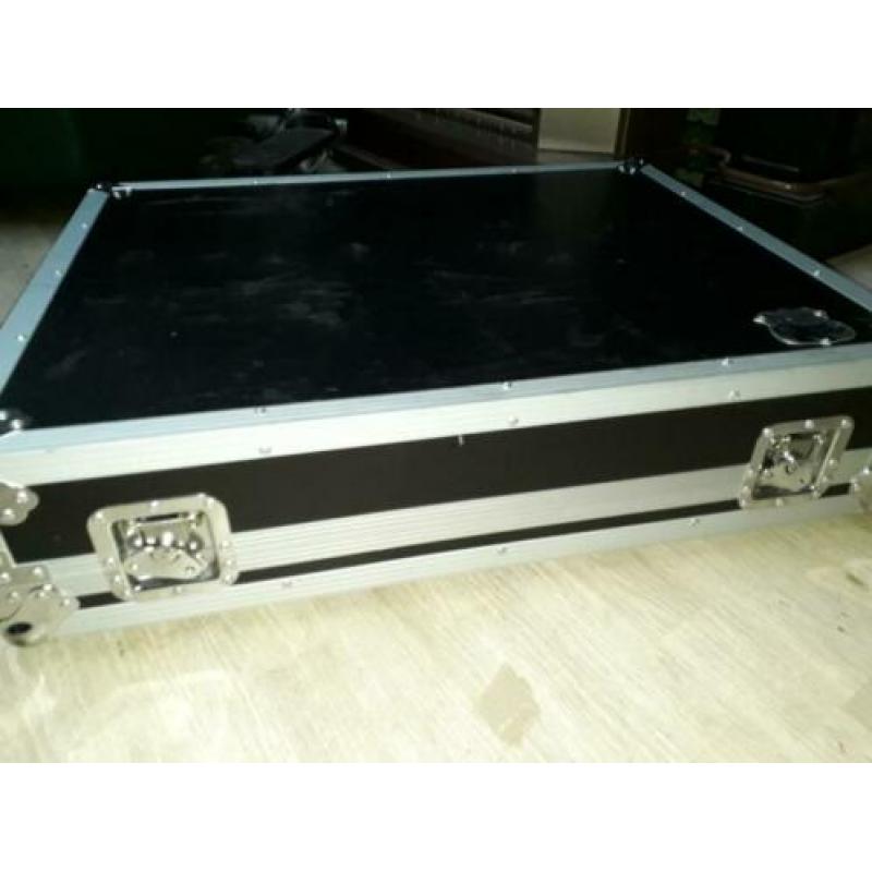 Yamaha MG24 14FX met Road Ready Flightcase