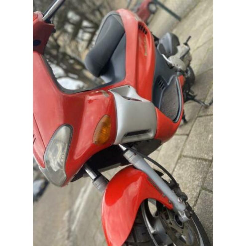Nette GileraRunner FXR kappenset 180cc ook passend op 50/125