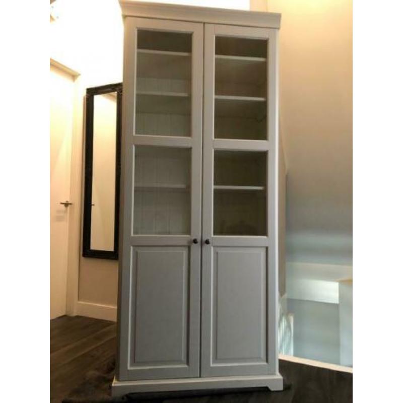 Kast Ikea met glazendeuren