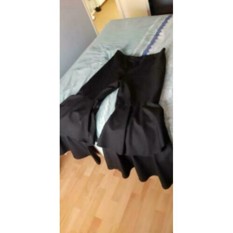 Zwarte Broek Met Roezels En WIJDE PIJPEN XL/46 Inclverzenden