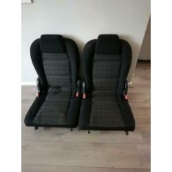 2 autostoelen Peugeot