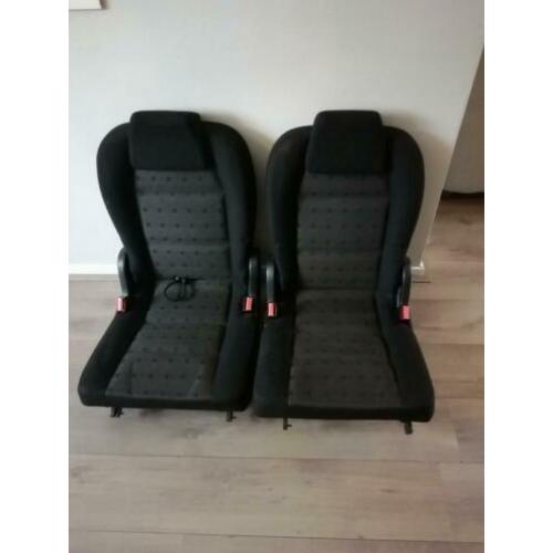 2 autostoelen Peugeot