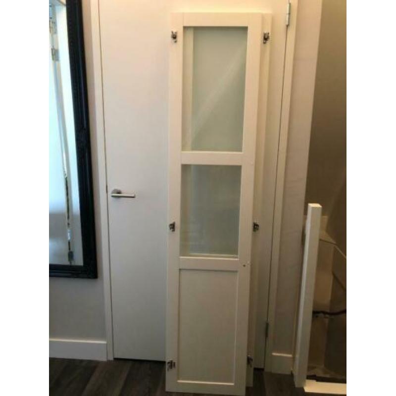 Kast Ikea met glazendeuren