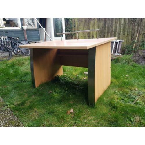 Houten bureau van zware kwaliteit en diep blad