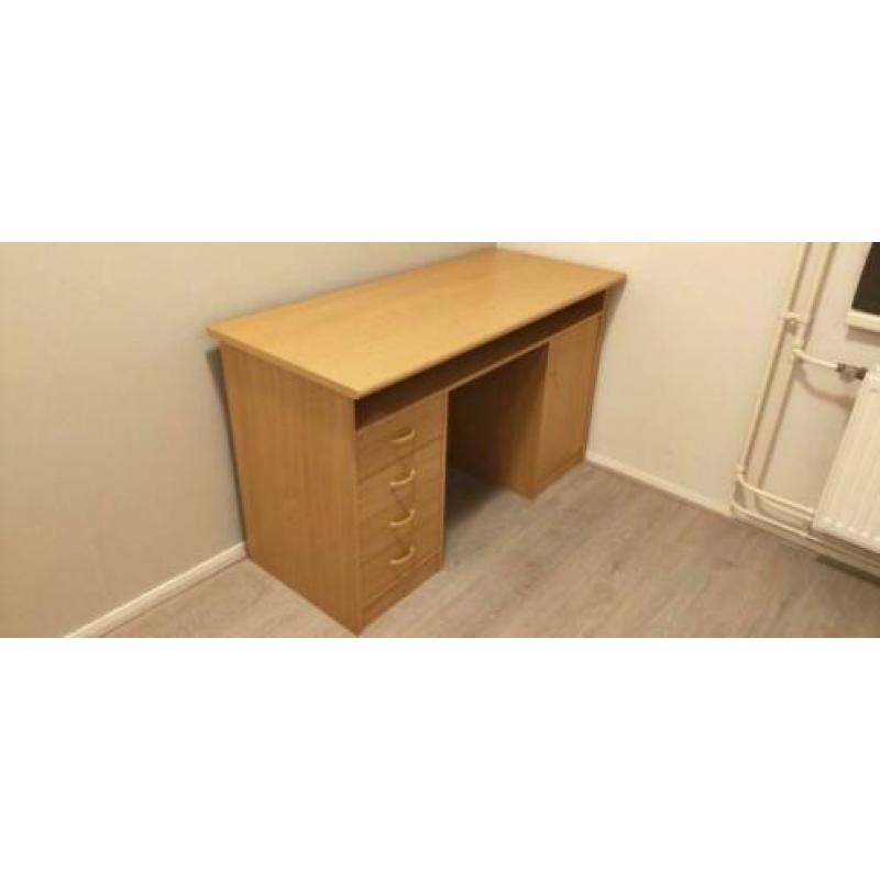 Bureau met slot