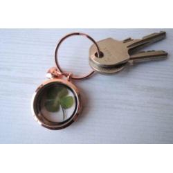 Medaillon sleutelhanger met echt klavertje vier uniek locket
