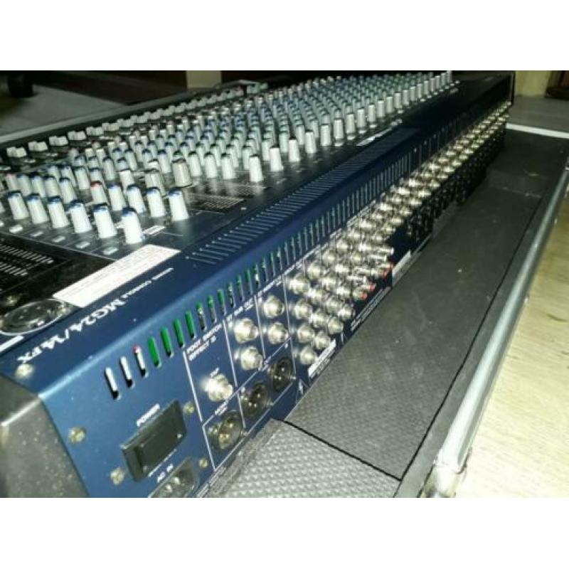 Yamaha MG24 14FX met Road Ready Flightcase