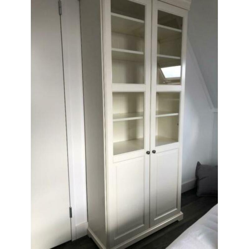 Kast Ikea met glazendeuren