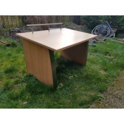 Houten bureau van zware kwaliteit en diep blad