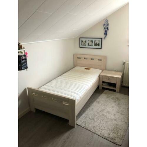 Een persoons bed