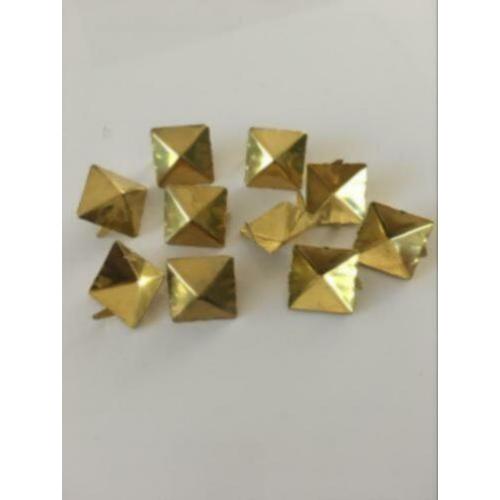 PARTIJ STUDS OM KLEDING TE VERFRAAIEN 10 stuks goudkleurig p