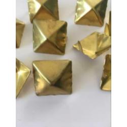 PARTIJ STUDS OM KLEDING TE VERFRAAIEN 10 stuks goudkleurig p