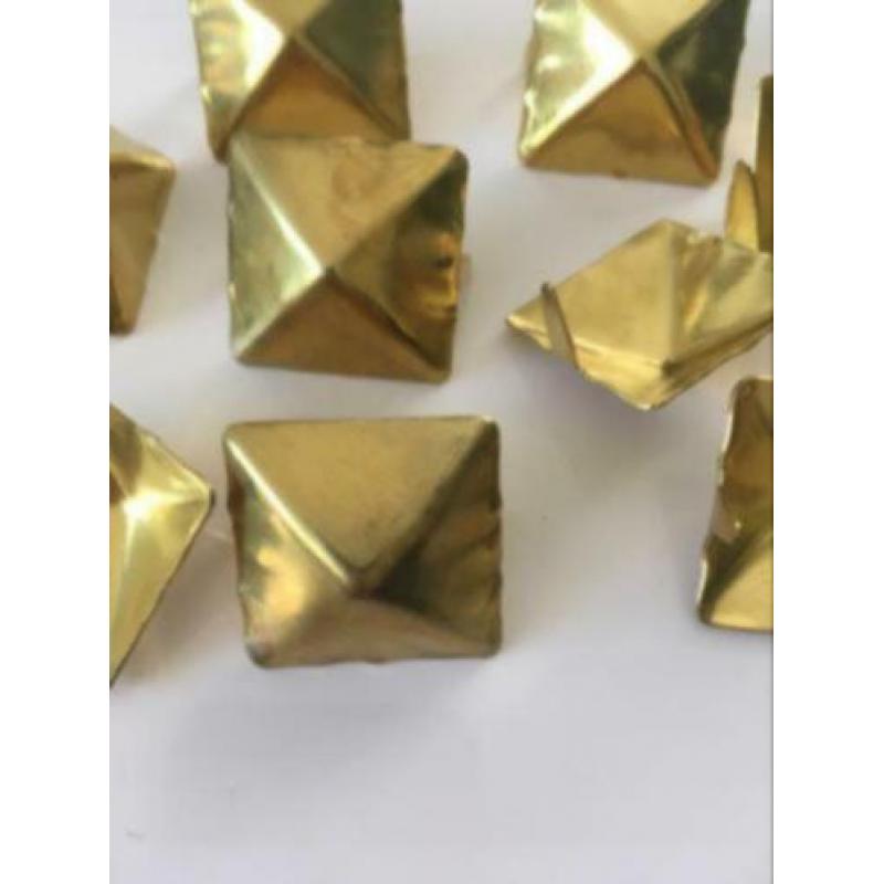 PARTIJ STUDS OM KLEDING TE VERFRAAIEN 10 stuks goudkleurig p