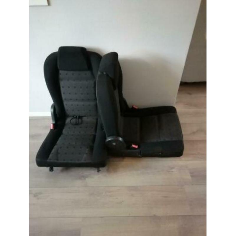 2 autostoelen Peugeot