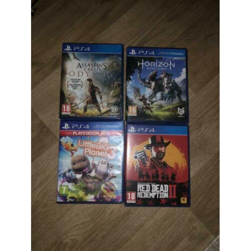 Playstation 4 met 1 controller en 4 spellen