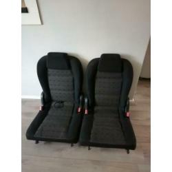 2 autostoelen Peugeot