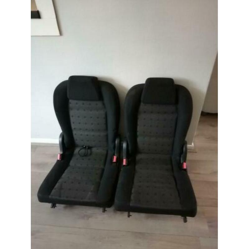 2 autostoelen Peugeot