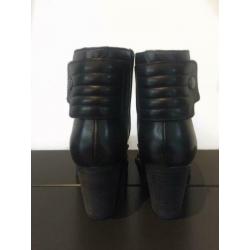 Stoere Carks laarsjes maat 39