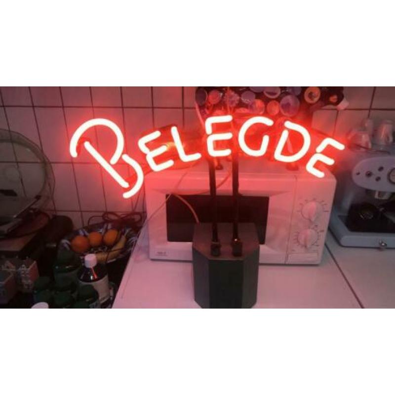 Neon reclame Belegde ..........