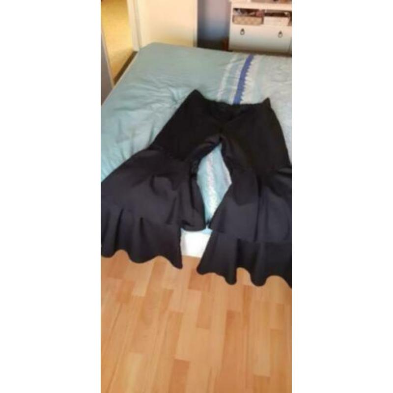 Zwarte Broek Met Roezels En WIJDE PIJPEN XL/46 Inclverzenden