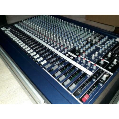 Yamaha MG24 14FX met Road Ready Flightcase