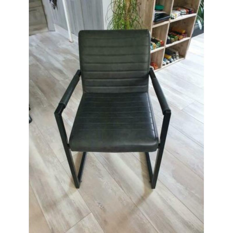 3 Eetkamer stoelen antraciet.