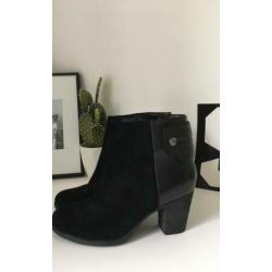 Stoere Carks laarsjes maat 39