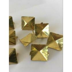 PARTIJ STUDS OM KLEDING TE VERFRAAIEN 10 stuks goudkleurig p