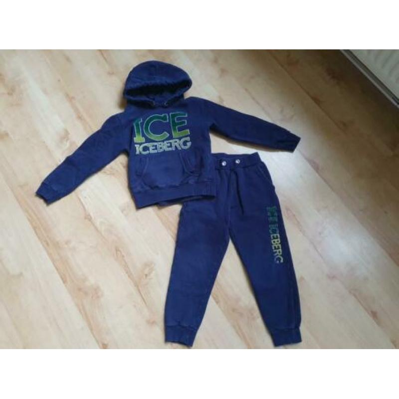 Iceberg joggingspak, maat 116-122.