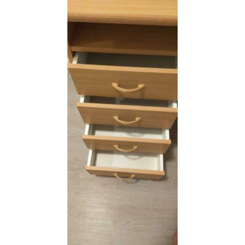 Bureau met slot