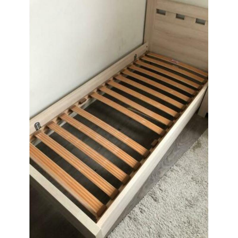 Een persoons bed