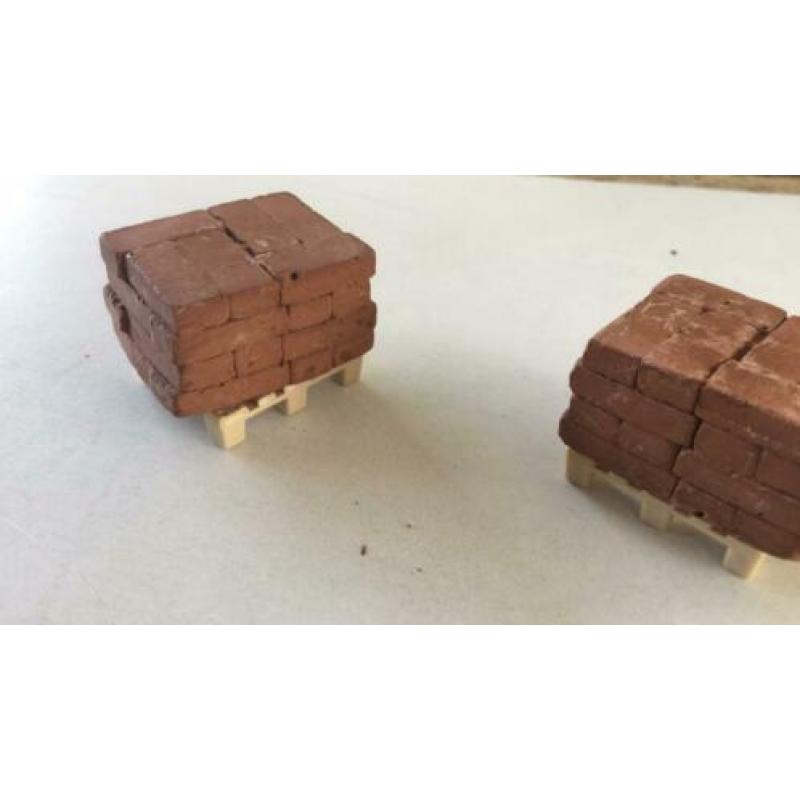 Pallets met stenen schaal 1:50