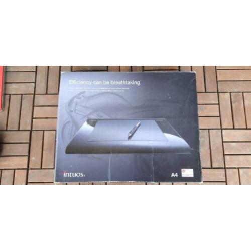 Intuos 3 tekentablet (A4) in doos incl. CD