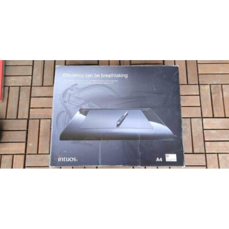 Intuos 3 tekentablet (A4) in doos incl. CD