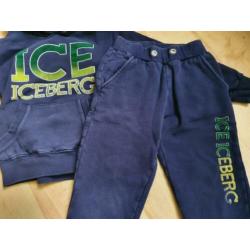 Iceberg joggingspak, maat 116-122.
