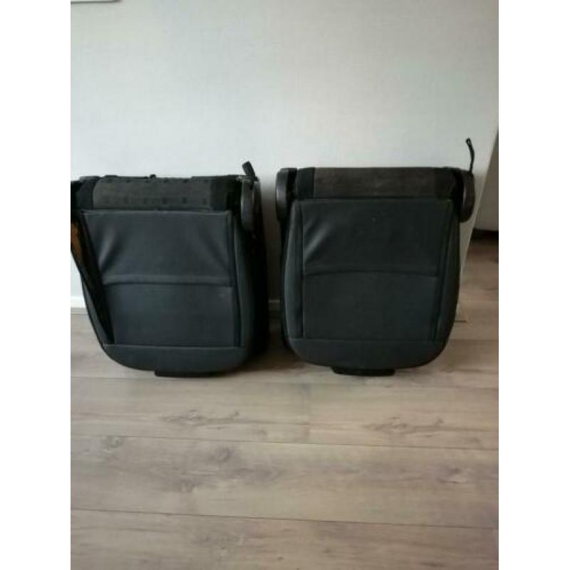2 autostoelen Peugeot