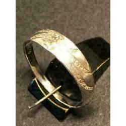 9962-39. ZIlveren ring met bewerkte rand