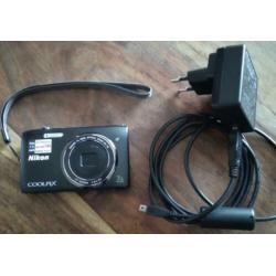 Camera Coolpix S3500