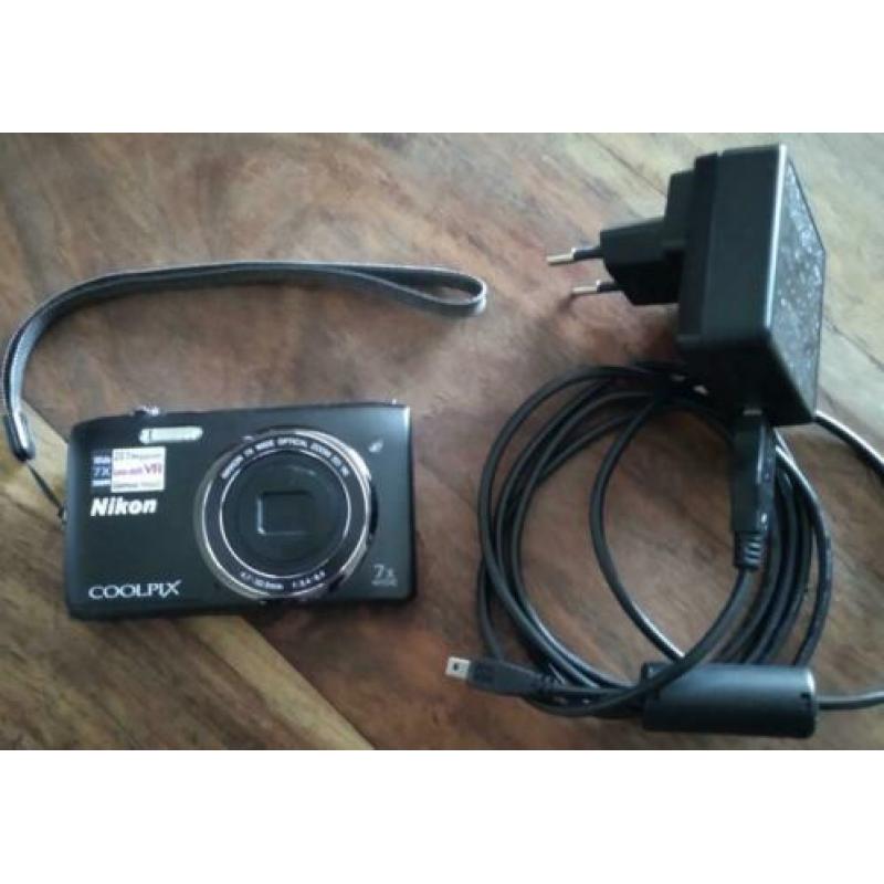 Camera Coolpix S3500